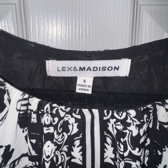 Madison Graphic Black and White Sleeveless Blouse - Picture 3 of 8